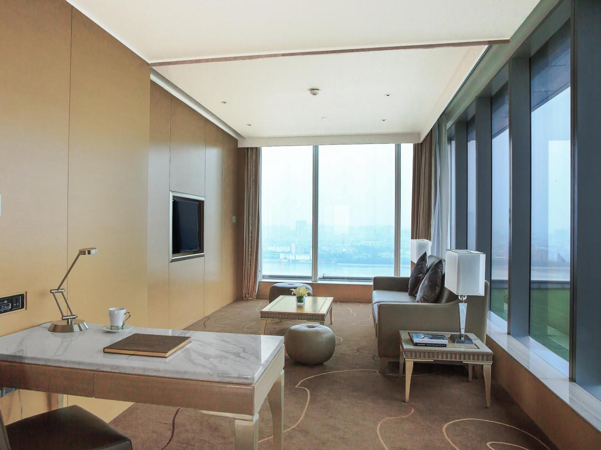 Langham Place - Walking Distance To Fair & Overseas Buyers Registration Service 酒店
