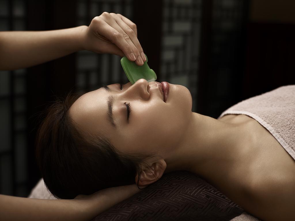 Отель Langham Place - Walking Distance To Fair & Overseas Buyers Registration Service 5*
