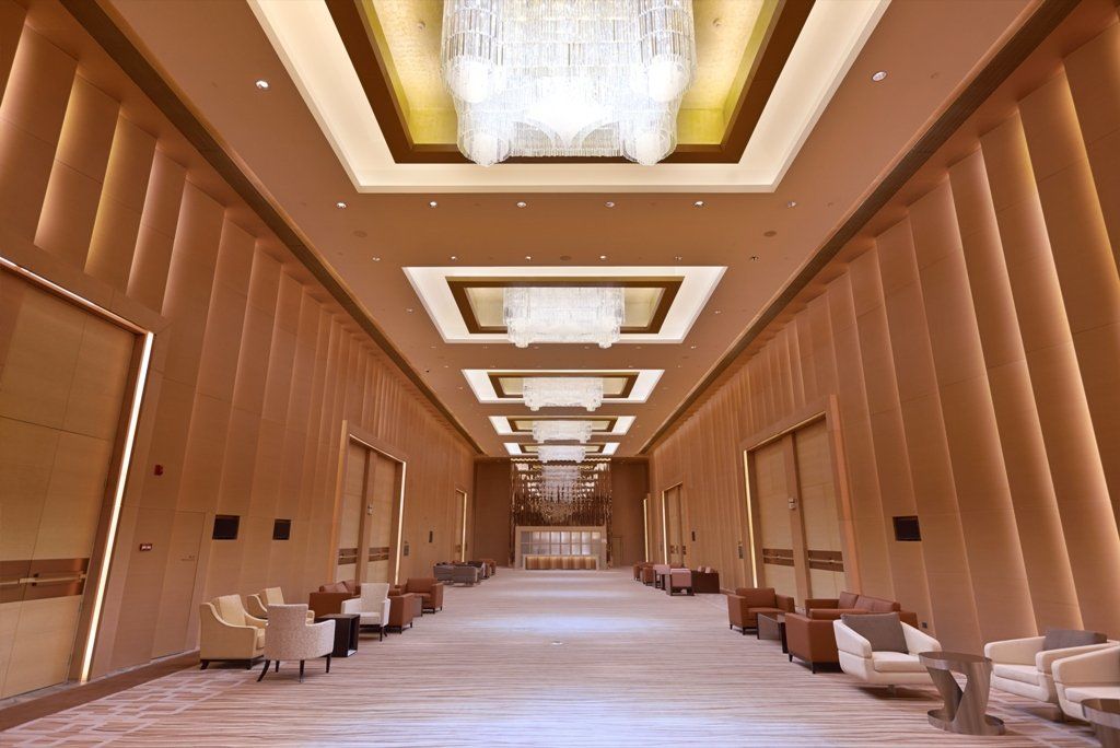 Отель Langham Place - Walking Distance To Fair & Overseas Buyers Registration Service 5*